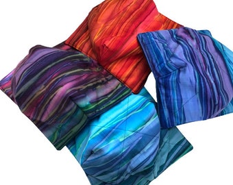 Funda para microondas con tela batik teñida a mano en rojo y naranja o azul y morado