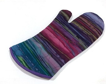 Manopla para horno de tela batik acolchada con estampado de rayas en color orquídea