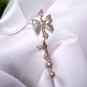 Bow Chain Coquette  Kindle or Kobo E-reader Charm | Handmade Beaded E-Reader Accessory | KOBO Charm | KOBO Accessory USBC