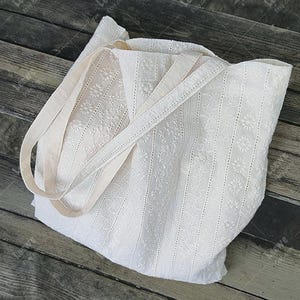 Off white bestickte Einkaufstasche, elegante Blumen Einkaufstasche, Vintage-Stil handgemachte Schultertasche für Frauen, Geschenk für sie