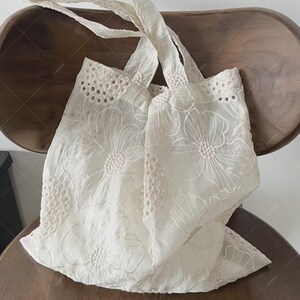Gestickte Spitze Einkaufstasche, hohle Blumenumhängetasche im französischen Stil, romantisches Geschenk für sie, Vintage Ästhetik Einkaufstasche