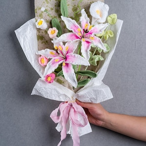 Crochet Flower Bouquet, Handmade Personalized Yarn Floral Bouquet, Forever Lasting Gift for Birthday Wedding Mother’s Day Housewarmings