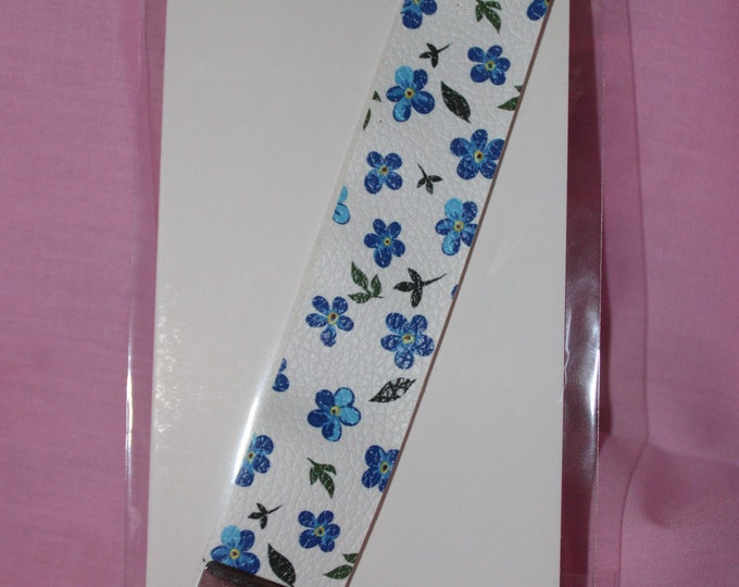 White and blue flower personalized wristlet