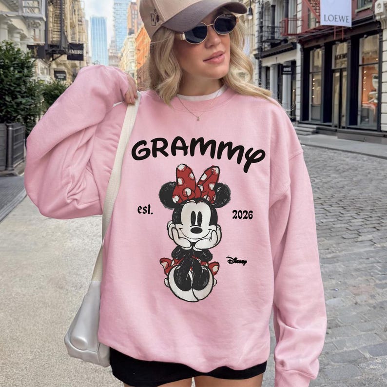 Benutzerdefinierte Grammy Minnie Maus Shirt, Disney Oma Sweatshirt Hoodie, personalisierte Est Jahr Shirt, Geschenk für Mama, optional Datum Bild 2