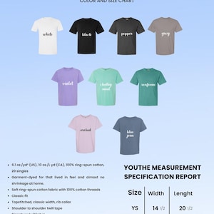 Puede incluir: Una tabla de colores para camisetas unisex para j&oacute;venes. La imagen muestra nueve camisetas en varios colores: blanco, negro, pimienta, gris, violeta, menta tiza, espuma de mar, orqu&iacute;dea y azul vaquero. La tabla incluye una gu&iacute;a de tallas y medidas.
