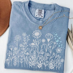 Camisa con flores silvestres Comfort Colors: camiseta botánica Cottagecore