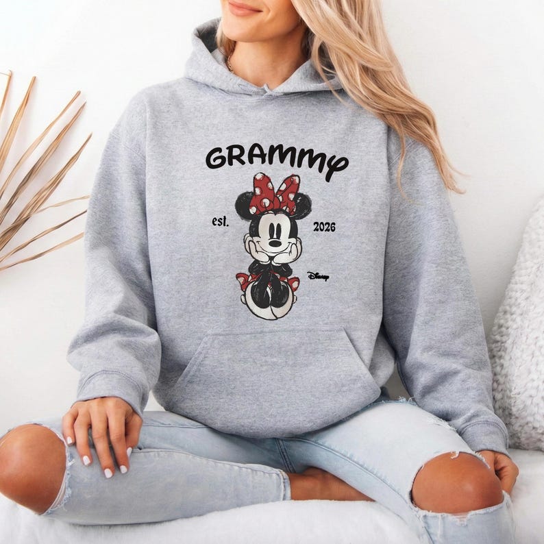 Benutzerdefinierte Grammy Minnie Maus Shirt, Disney Oma Sweatshirt Hoodie, personalisierte Est Jahr Shirt, Geschenk für Mama, optional Datum Bild 6