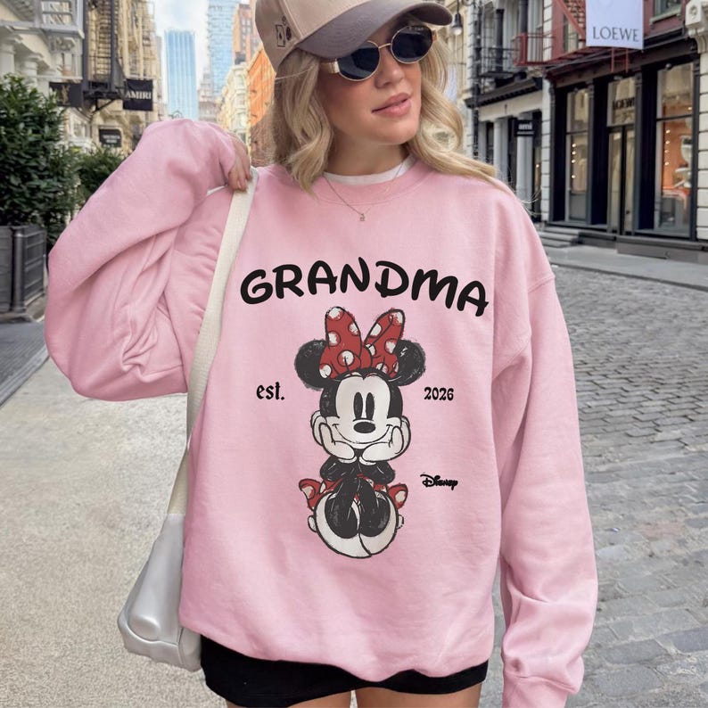 Aangepaste oma Minnie Mouse shirt, Disney oma sweatshirt hoodie, gepersonaliseerd shirt est jaar, cadeau voor moeder, optionele datum afbeelding 2