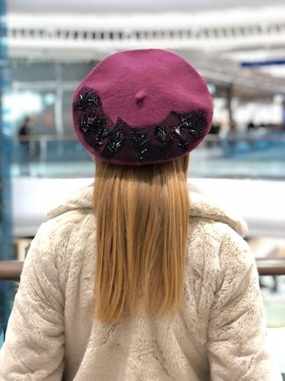 Chic Purple Beret with Floral Details Feminine Flora: Hand-embroidered Violet Purple Wool Beret  main image 3