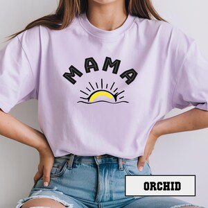 Geborduurde mama-t-shirt, comfortabele kleuren, geborduurde mama ronde hals, gepersonaliseerde cadeaus, gepersonaliseerde t-shirt, trendy ronde hals voor vrouwen