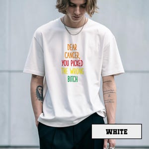 Lieber Krebs, Komfortfarben, du hast die falsche Hündin ausgewählt Rundhals-Sweatshirt, Krebs-Aufklärungs-Sweatshirt, Brustkrebs-Unterstützungs-Sweatshirt