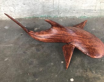 木製ジンベイザメの置物、野生動物の芸術彫刻、サメのコレクション