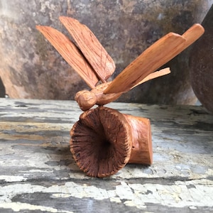 Drewniana figurka ważki, drewniana figurka ważki, wystrój domu, prezenty dla mamy, drewniana ważka, ozdoby świąteczne, prezenty świąteczne