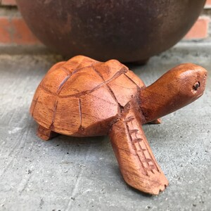 rzeźba żółwia w drewnie, rzeźba żółwia, wystrój domu, prezenty świąteczne, ozdoby świąteczne, wystrój świąteczny, wystrój świąteczny, ozdoby świąteczne