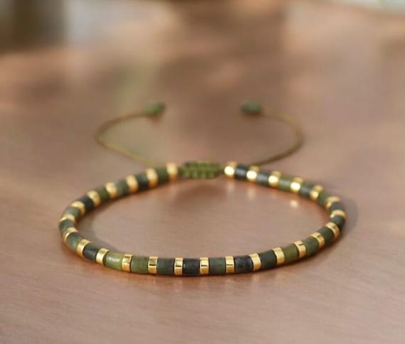 グリーンオリーブ翡翠の繊細なビーズブレスレット 4×4 mm 天然石ビーズ