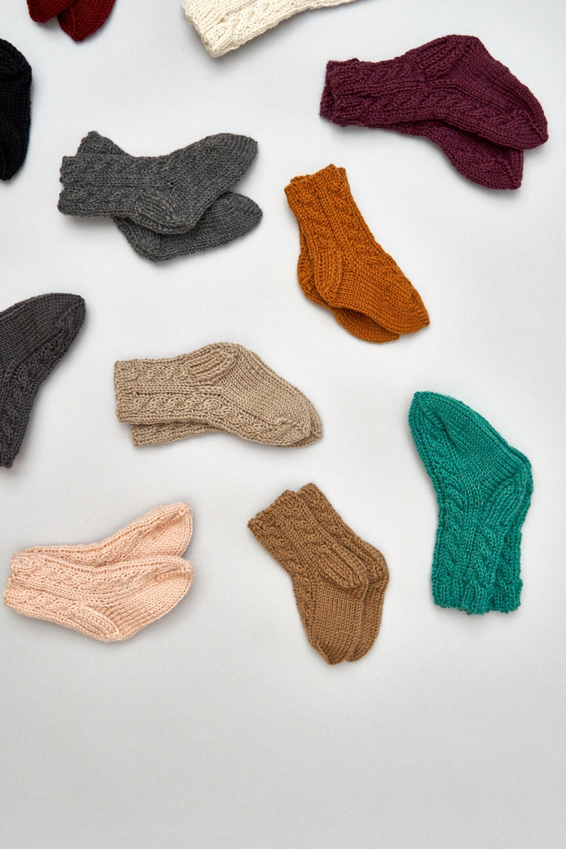 Chaussettes unisexes tricotées pour bébé, cadeau de baby shower image 9