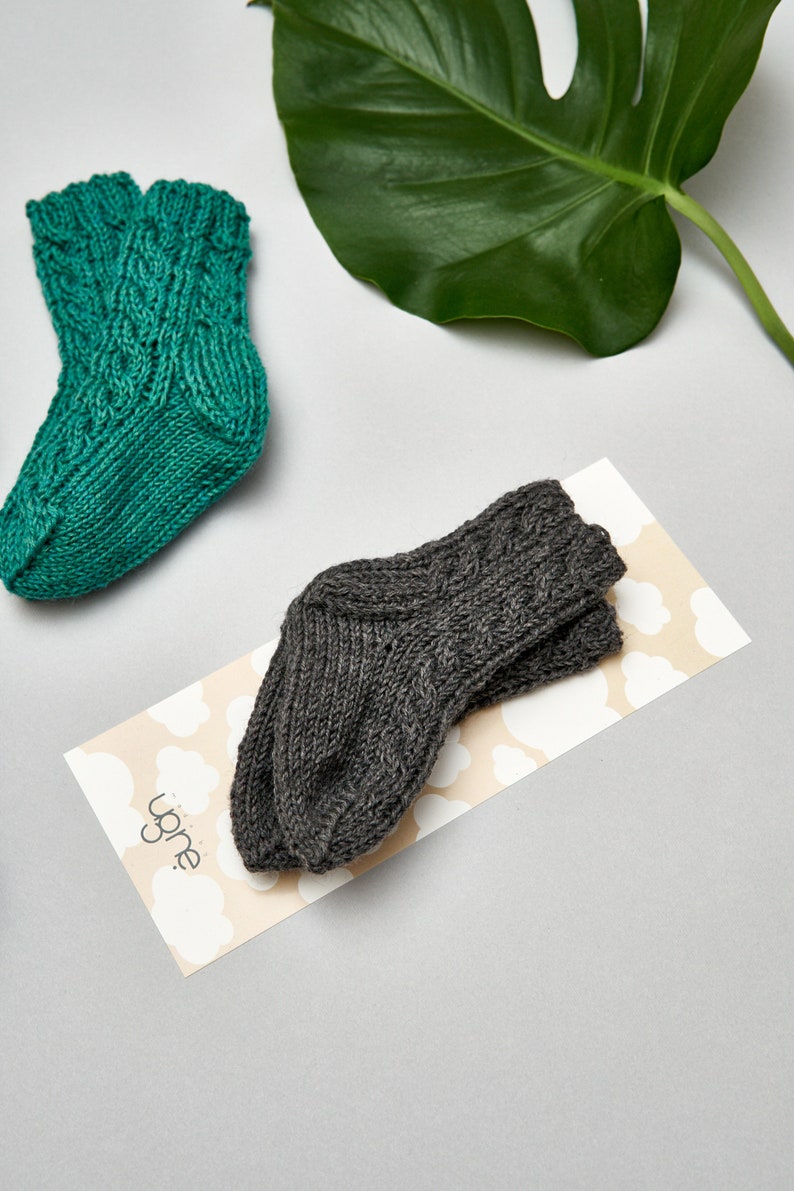 Chaussettes unisexes tricotées pour bébé, cadeau de baby shower asphalt grey