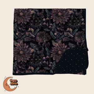 Couverture botanique en bambou The Salem Witch House | Maison de sorcière + fantômes| crâne | Floral de mauvaise humeur | Couverture pour très grand lit | Décoration d'intérieur gothique | Fête des Mères