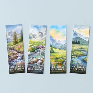 Può includere: Quattro segnalibri rettangolari con dipinti di paesaggi ad acquerello. Ognuno presenta una scena di montagna con un fiume, alberi e fiori. Il testo "ETERNAL HAPPINESS 2026 CONVENTION" è in basso su ogni segnalibro.