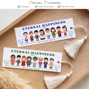 Peut inclure: Deux marque-pages rectangulaires avec des pompons blancs. Chaque marque-page présente une ligne de personnages de dessins animés diversifiés se tenant la main. Le texte "ETERNAL HAPPINESS 2026" est imprimé au-dessus. Les marque-pages mesurent 5.08 cm x 15.24 cm.
