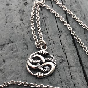 Ouroboros-Halskette, Auryn-Anhänger aus Sterlingsilber, Schmuck mit der Unendlichkeitsschlange, Schlangenhalskette, Geschenkidee zur Unendlichen Geschichte