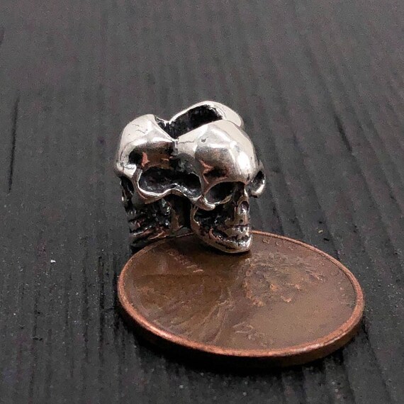 Chamilia skull deals charm