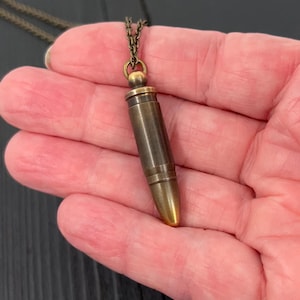 Ketting met kogelbus in messing capsule met antieke afwerking crematie-urn herdenkingssieraden geheime medaillon hanger ketting met geheime boodschap