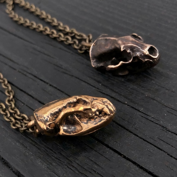 Collar de calavera de hiena de bronce macizo: colgante africano con manchas, acabado oxidado / regalo de joyería, detalles 3D