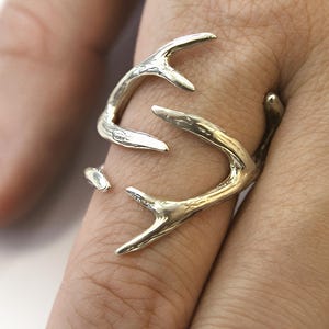 Sterling Silver Antler Ring, Nature Inspired Branch Band, Woodland Goblincore Jewelry image 4
