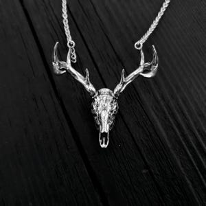 Collar con colgante de cráneo de venado de cola blanca imagen 5