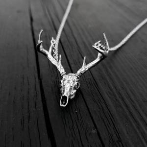 Collar con colgante de cráneo de venado de cola blanca imagen 4