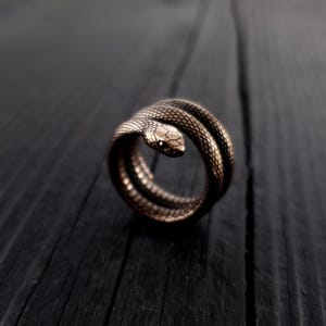 Colubrid slangenwikkelring massief brons, maten: 4 t/m 11 inch