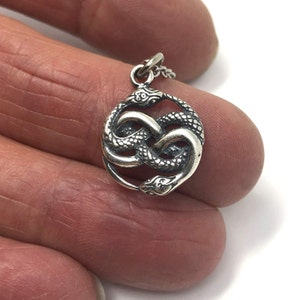 Collier avec pendentif Auryn Ouroboros Argent massif coulé 0,25 Nœud infini serpent serpent Cadeau unisexe image 4