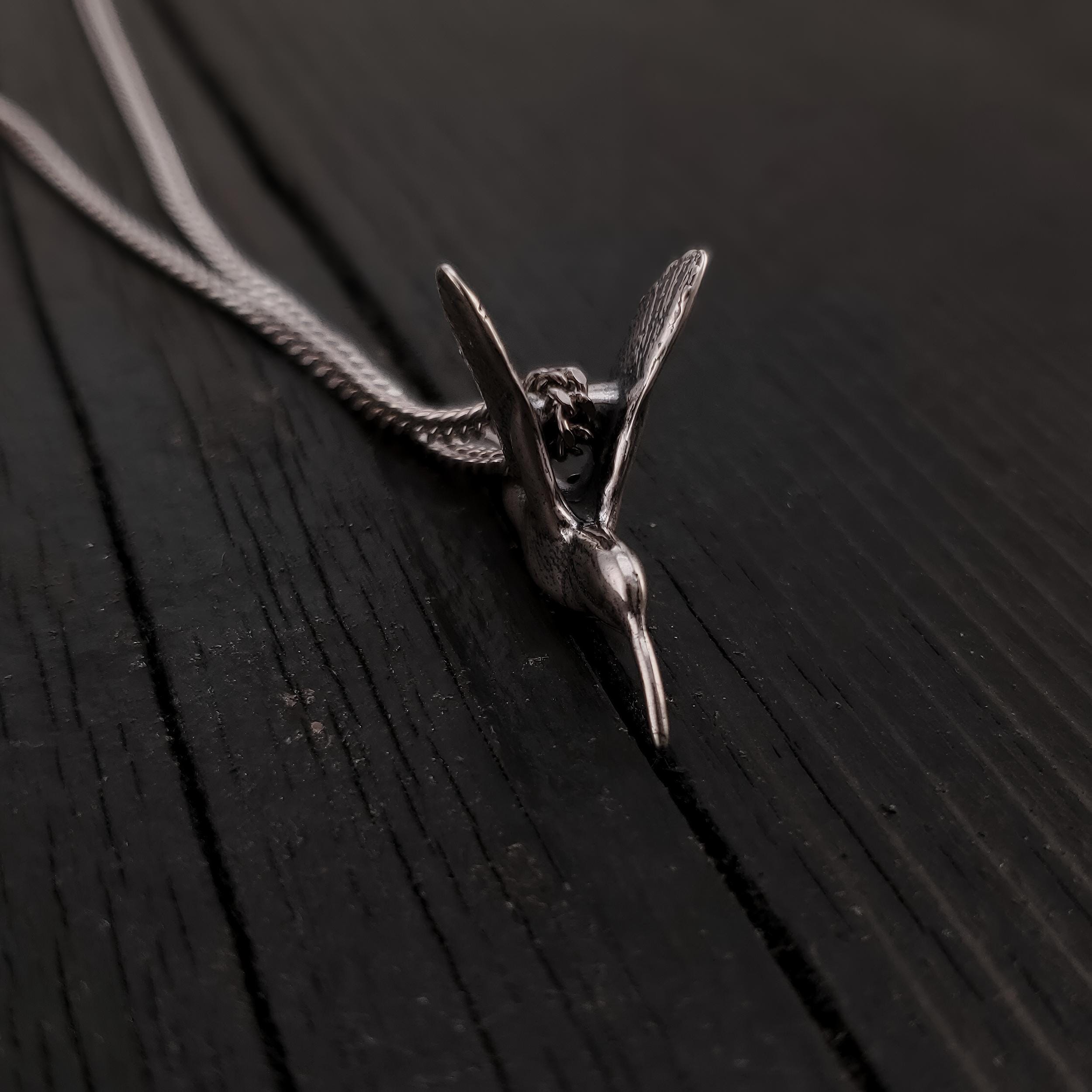Collana con ciondolo a forma di colibrì in cristallo bianco