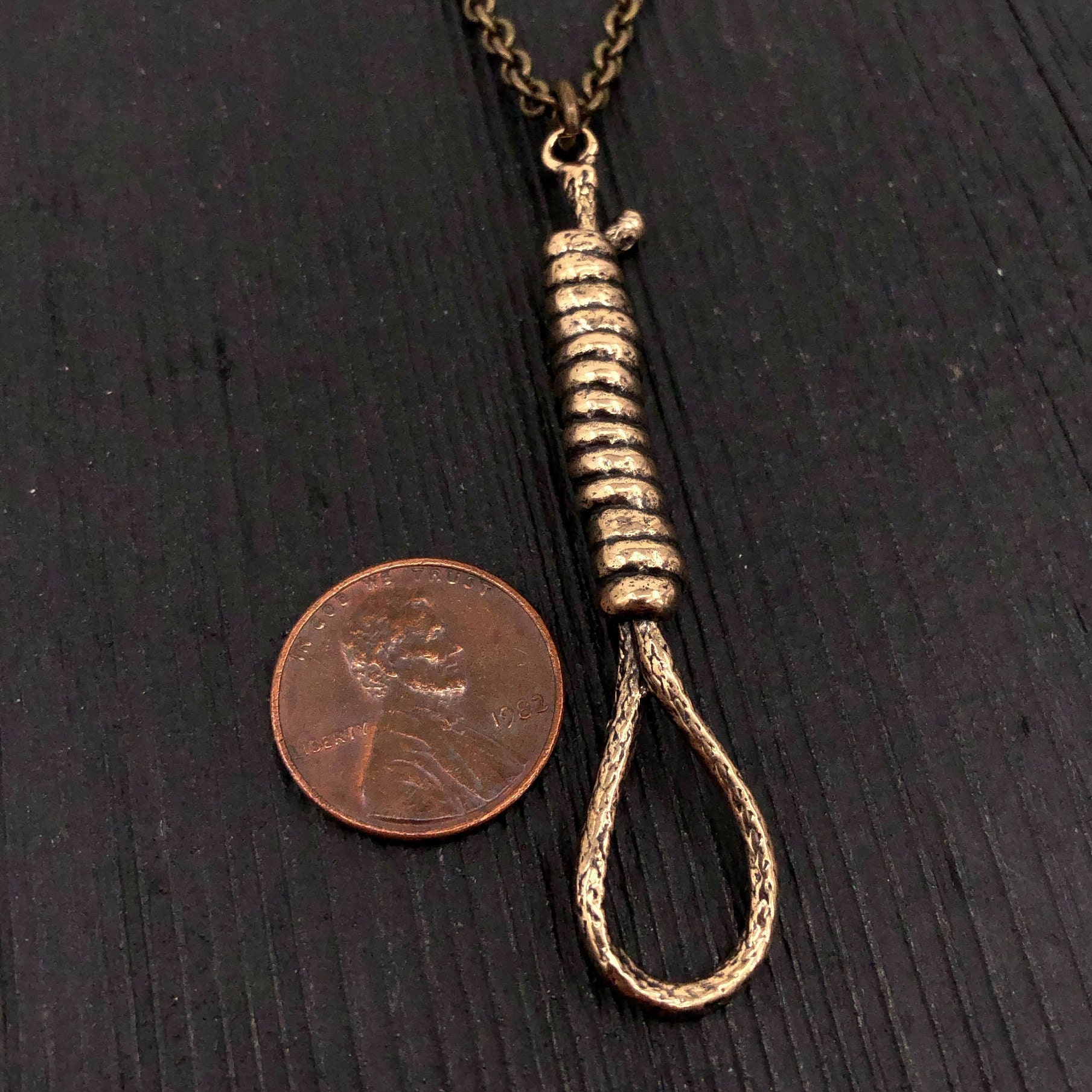 Gold noose hotsell pendant