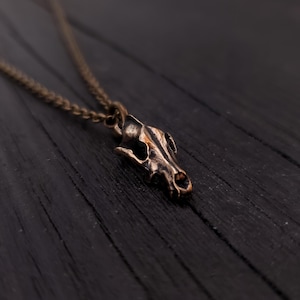 Kleine grijze wolfsschedel hanger ketting - Massief handgegoten juweliersbrons