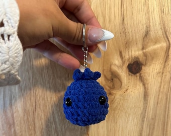 Blumette the Blueberry Crochet Keychain – Handmade Plush Keyring, Cute Fruit Bag Charm, Kawaii Gift, Berry Keychain, Cottagecore Plushie
