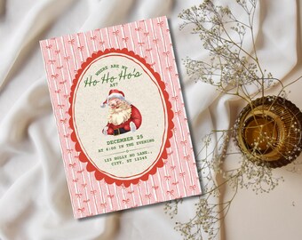 Op de afbeelding: Een kerstuitnodiging met een roze en witte gestreepte achtergrond en een rode geschulpte rand. De uitnodiging bevat een illustratie van de kerstman en de tekst "WHERE ARE MY Ho Ho Ho's AT?" en evenementdetails.