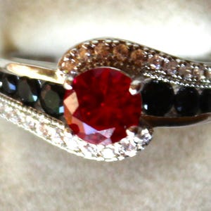 Rubis Hydrothermal Rouge 1,085 ct - Bague Argent 925 avec Zircons.