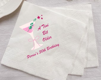 Servilletas personalizadas "A Tini Bit Older", servilletas para copas de Martini, decoración para fiestas de cumpleaños, celebración de cumpleaños importante, regalos de cumpleaños para adultos.