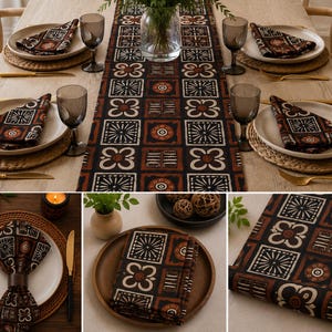Puede incluir: Un camino de mesa y servilletas a juego con un patrón de cuadrícula repetitivo en negro, blanco y marrón terracota. La tela muestra formas geométricas, motivos florales estilizados y diseños circulares en bloques cuadrados.