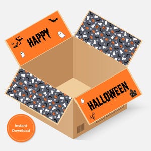Könnte beinhalten: Ein offener Karton mit Halloween-Motiv. Der Karton ist mit orangefarbenen und schwarzen Mustern von Geistern, Fledermäusen und Kürbissen verziert. Die Worte "Happy" und "Halloween" sind in Schwarz auf den Karton gedruckt.