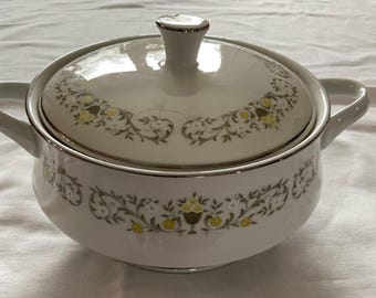 Plato para verduras vintage florentino con tapa / Cuenco de porcelana con detalles dorados
