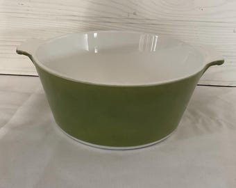 Cazuela vintage CorningWare color verde aguacate: decoración rústica