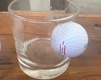 Vaso de chupito para golf: con una pelota de golf incrustada, artículos de bar artesanales para golfistas