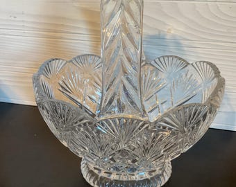 Bol de cristal tallado vintage con asa / bombonera con pedestal, decoración rústica.