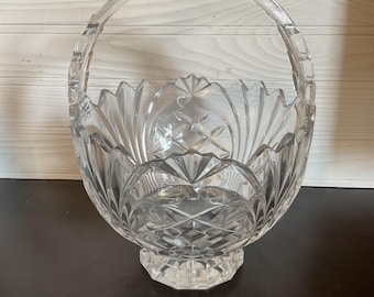 Cesta de cristal tallado vintage con asa / bombonera con pedestal, decoración rústica.