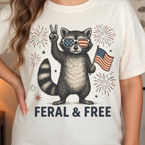 Wilde en gratis wasbeer png-sublimatie, grappig shirtontwerp 4 juli, American Feral Girl png, zomermeme png, cadeau voor Independence Day