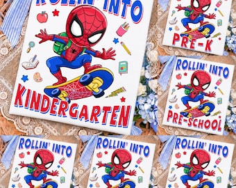 クモが学校に転がり込む学年PNGバンドル、男の子の新学期PNG、幼稚園から4年生までのPNG、漫画の初登校PNG、男の子の幼稚園