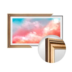 Pode incluir: Uma obra de arte retangular emoldurada com uma moldura dourada. A obra apresenta uma cena de céu colorido com tons de rosa, vermelho e azul. Um close-up mostra o design detalhado da moldura.